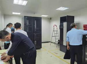 为加强安保工作农发行洛阳分行陪同省分行安保检查组对伊川县支行进行了安保检查